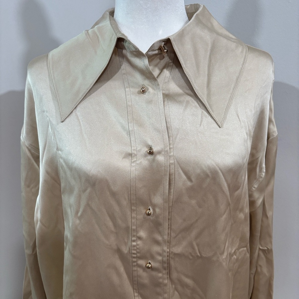 Elegant Cream Women's Button-Up Blouse